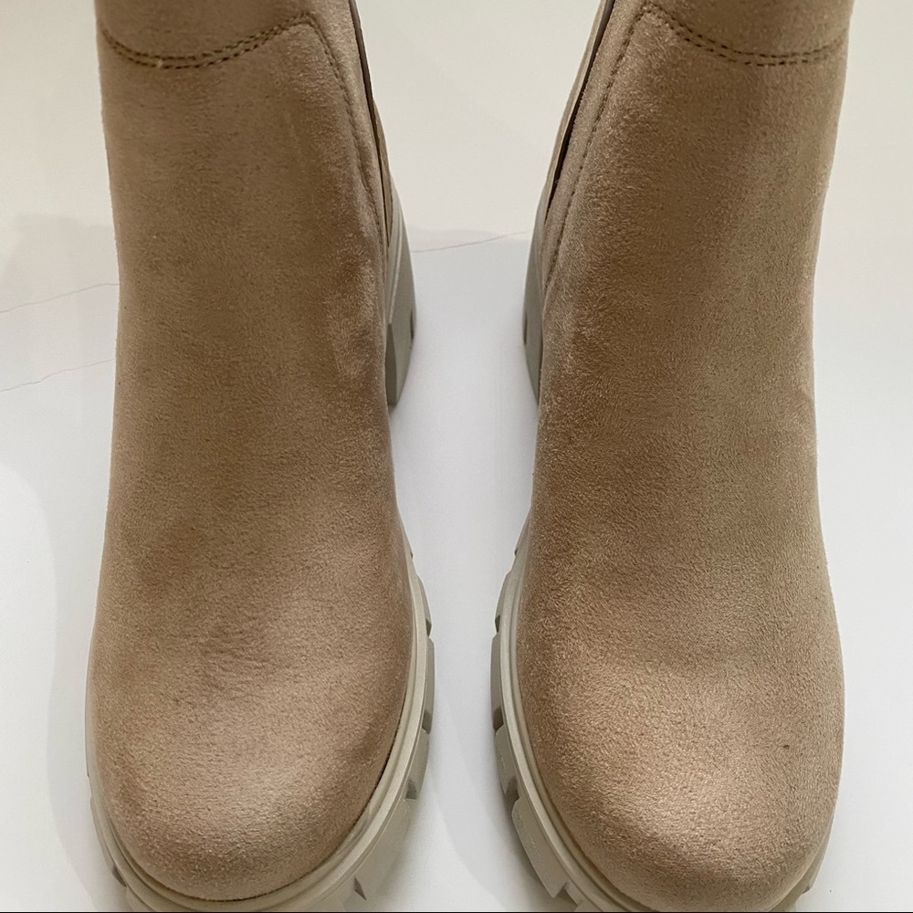 Soda Rita sand tan faux suede lug sole ankle booties NIB - Picture 3 of 8